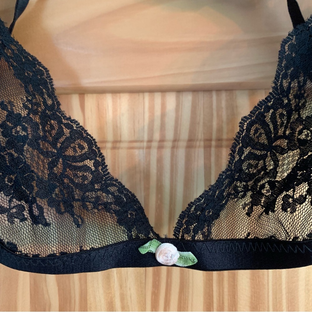 VTG Hanky Panky black lace bra. Size small.
